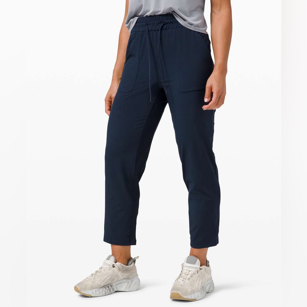 Lululemon Beyond the Studio Crop size 0 True Navy TRNV